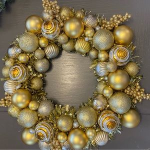 Beautiful hand crafted Bulb Christmas Wreath for sale. Beautiful colorof gold